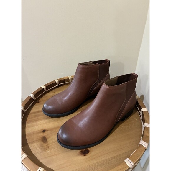 Vionic Country Thatcher Chelsea Ankle Boot  Brown SIZE 8M NEW - Picture 1 of 7